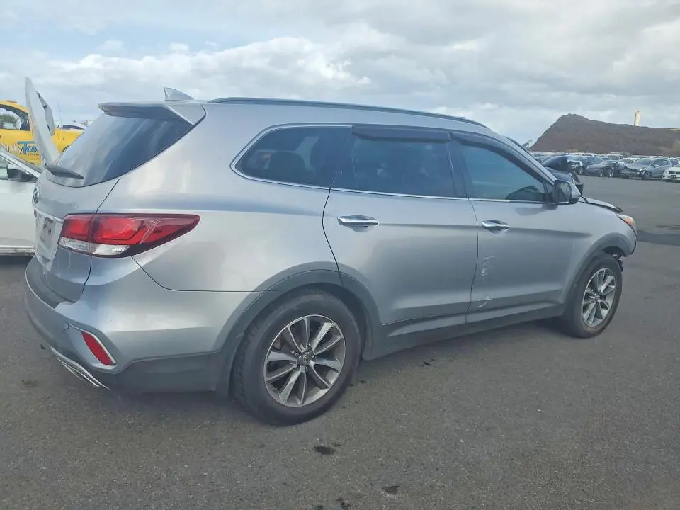 2018 HYUNDAI SANTA FE SE  