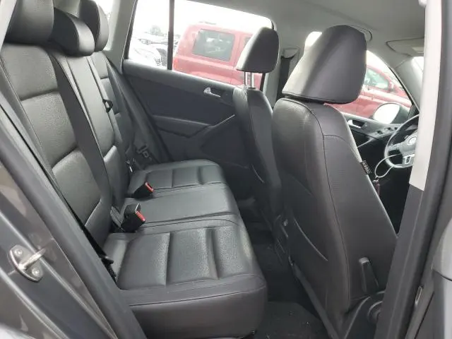 2016 VOLKSWAGEN TIGUAN S  