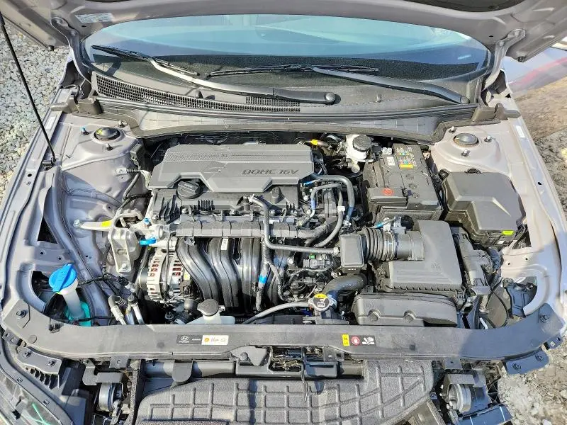 2025 HYUNDAI ELANTRA SE  