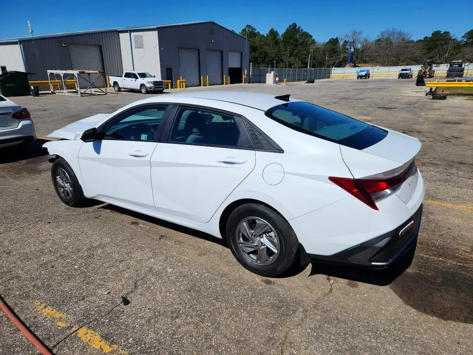 2025 HYUNDAI ELANTRA SE  