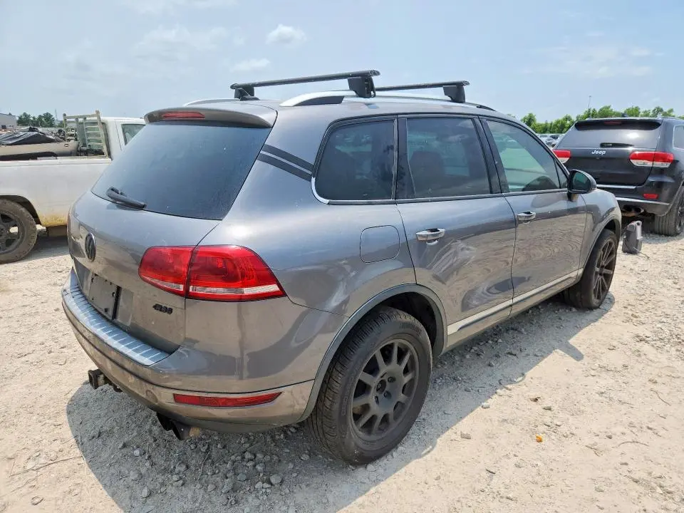 2011 VOLKSWAGEN TOUAREG V6  