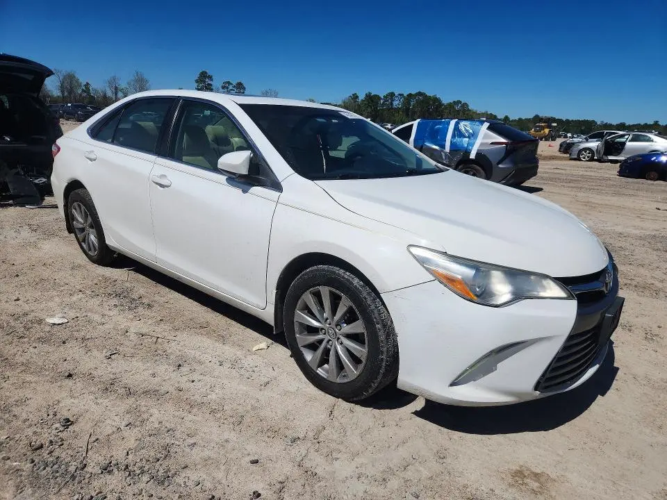 2016 TOYOTA CAMRY XLE  