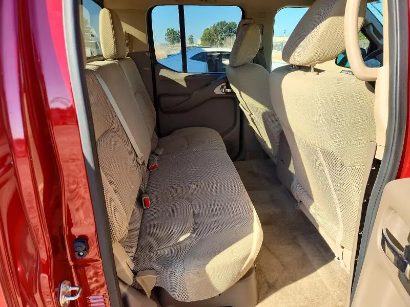 2016 NISSAN FRONTIER SV  