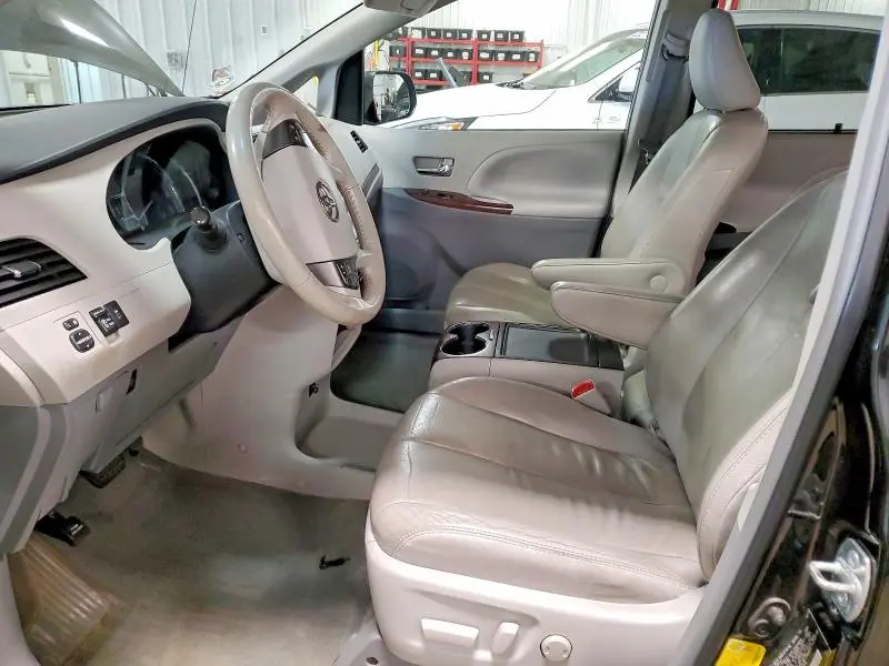 2012 TOYOTA SIENNA XLE  
