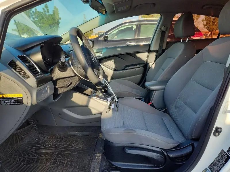 2017 KIA FORTE LX  