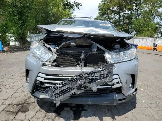 2017 TOYOTA HIGHLANDER SE  