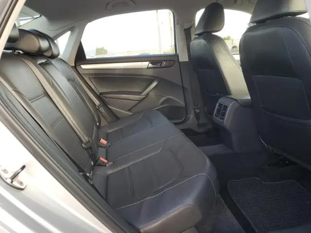 2013 VOLKSWAGEN PASSAT SE  