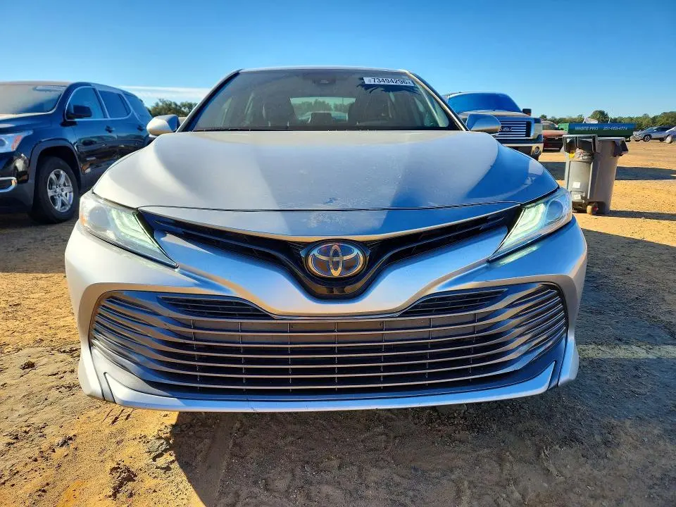2020 TOYOTA CAMRY XLE  
