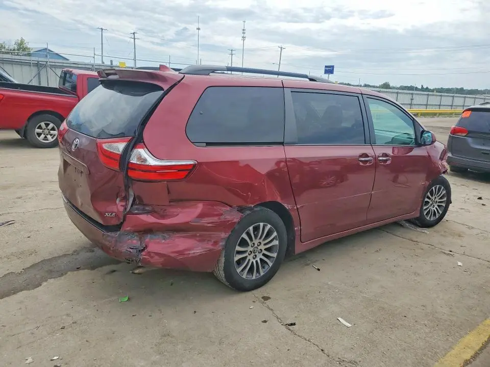 2018 TOYOTA SIENNA XLE PREMIUM 8-PASSENGER  