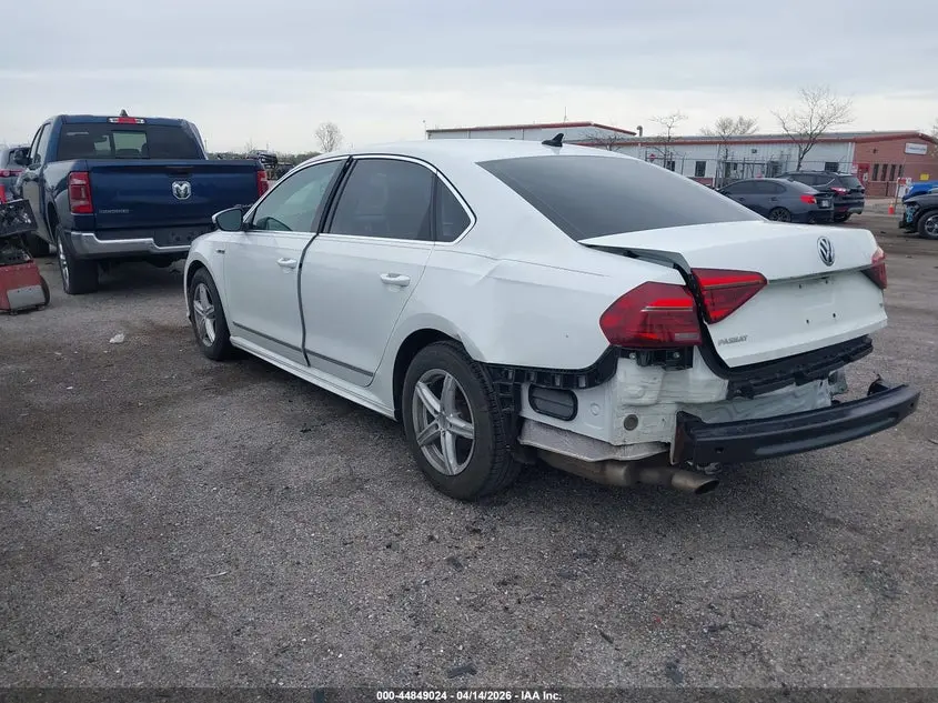 2017 VOLKSWAGEN PASSAT 1.8T R-LINE