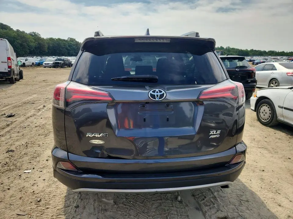 2018 TOYOTA RAV4 XLE  