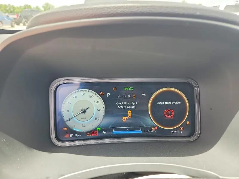 2023 HYUNDAI KONA SE  