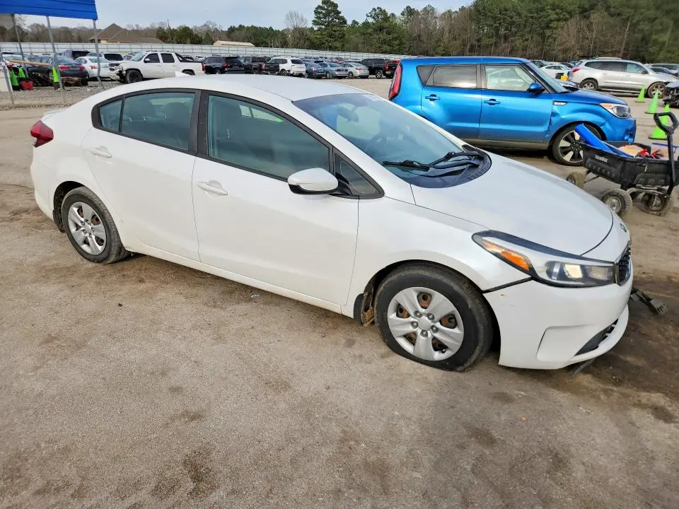 2018 KIA FORTE LX  