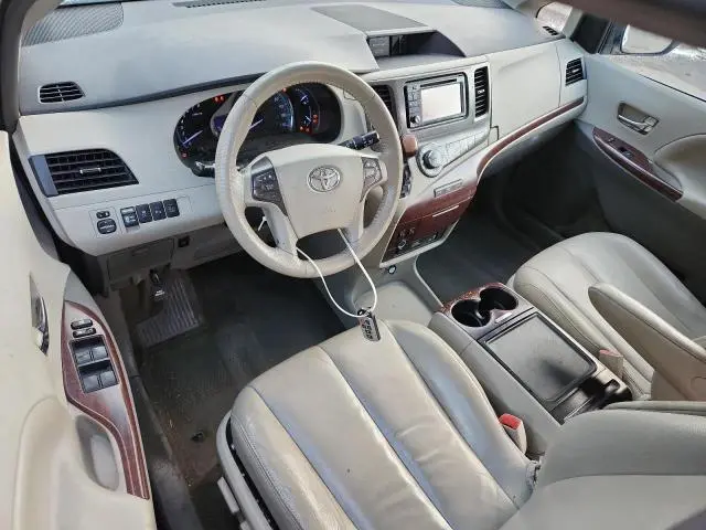 2013 TOYOTA SIENNA XLE  