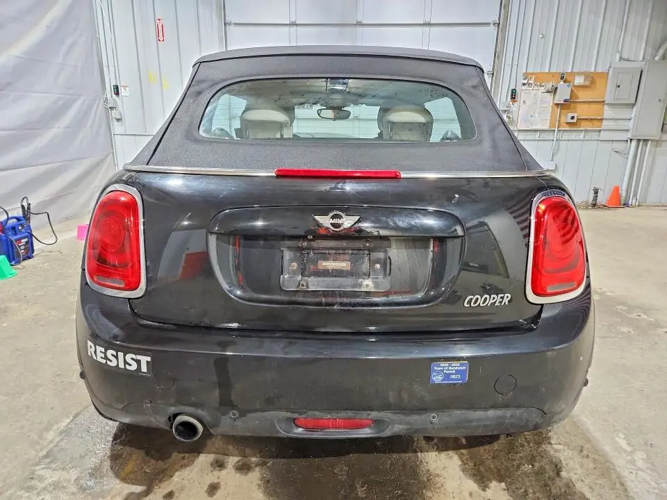 2017 MINI COOPER   