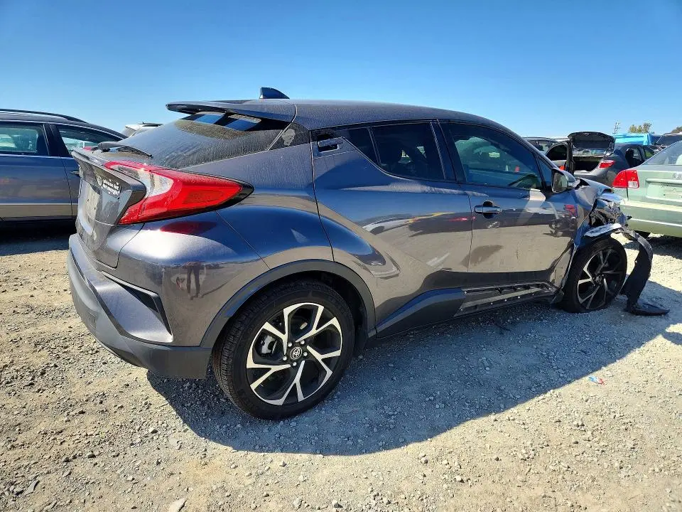 2020 TOYOTA C-HR XLE  