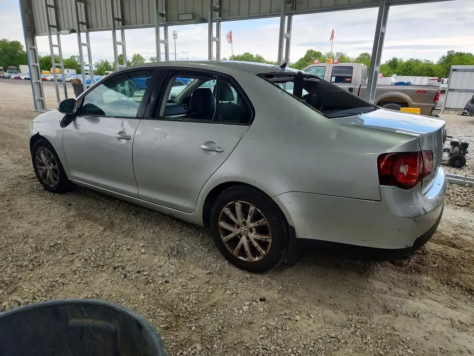 2010 VOLKSWAGEN JETTA SE  