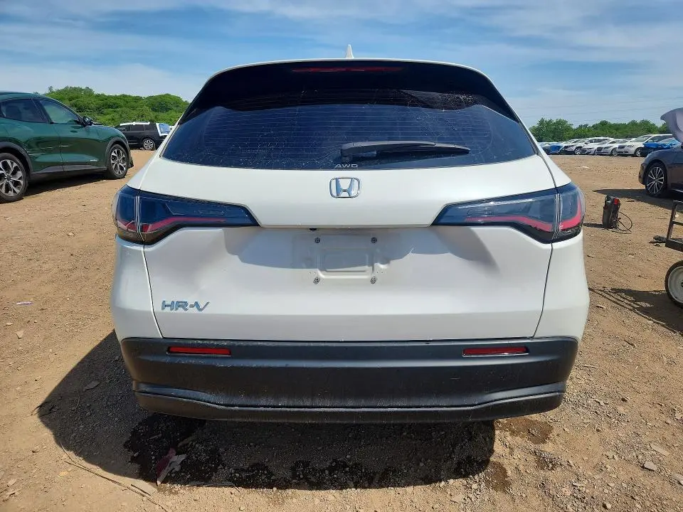 2024 HONDA HR-V LX  