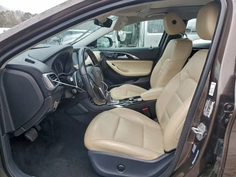 2018 INFINITI QX30 BASE  