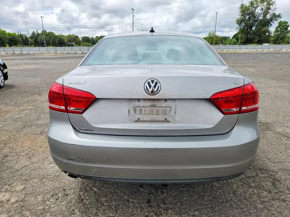 2013 VOLKSWAGEN PASSAT SE  