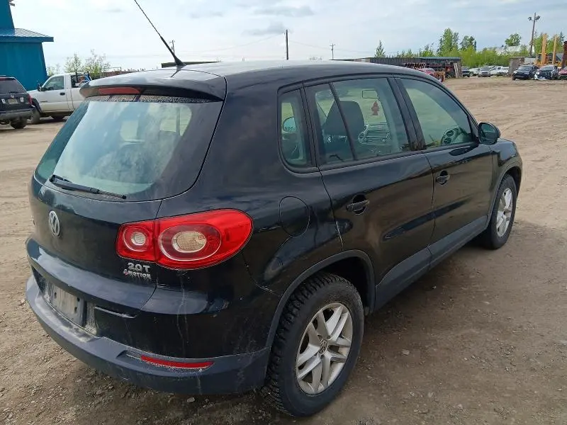 2011 VOLKSWAGEN TIGUAN S  