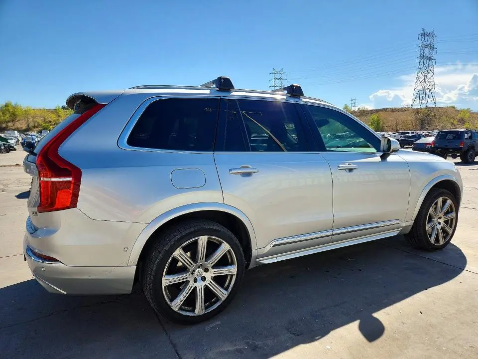 2016 VOLVO XC90 T6  