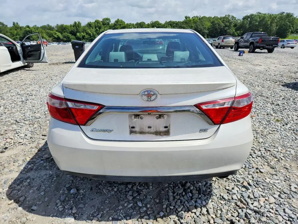2017 TOYOTA CAMRY SE  