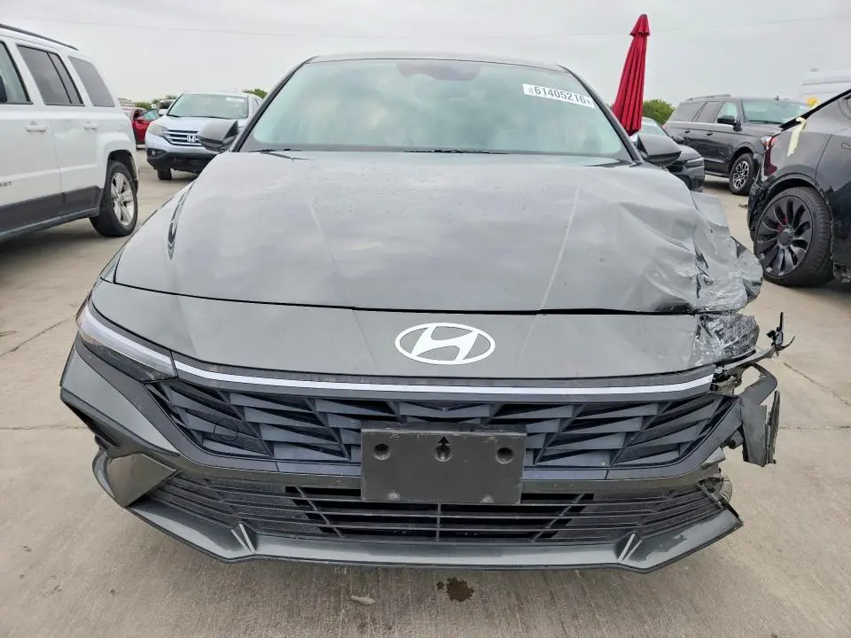 2025 HYUNDAI ELANTRA SE  