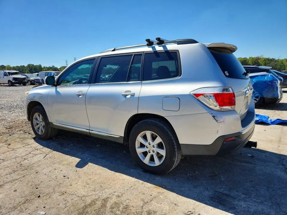 2013 TOYOTA HIGHLANDER SE  