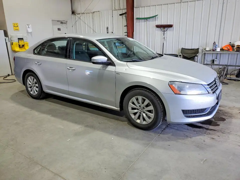 2015 VOLKSWAGEN PASSAT S  