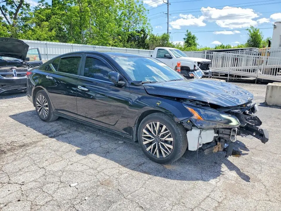 2023 NISSAN ALTIMA SV  