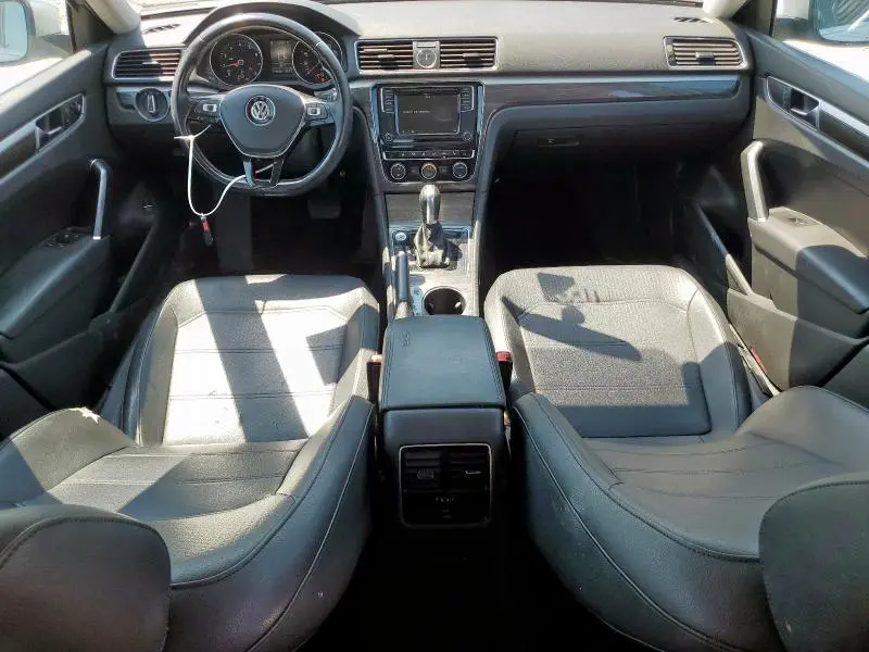 2017 VOLKSWAGEN PASSAT SE  