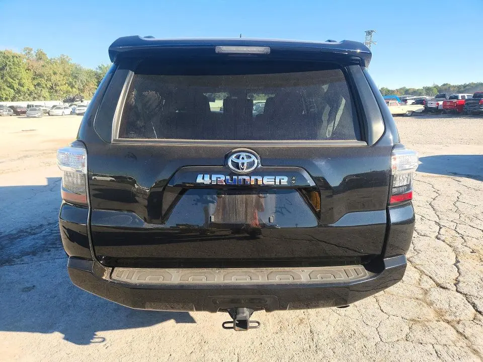 2023 TOYOTA 4RUNNER SR5  