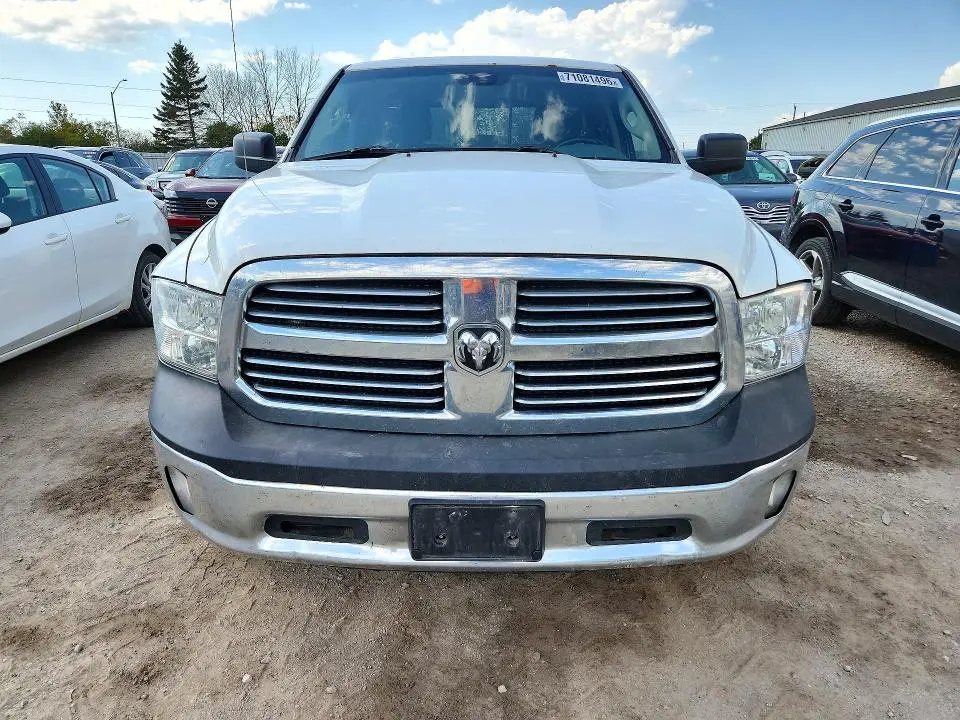 2016 RAM 1500 SLT  