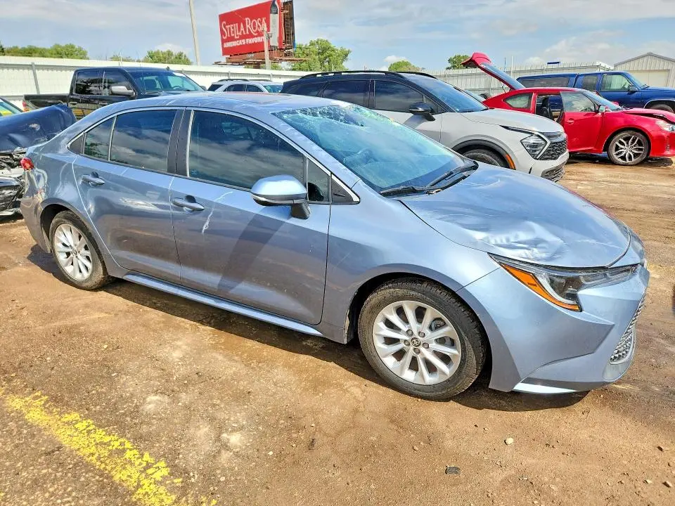 2020 TOYOTA COROLLA XLE  