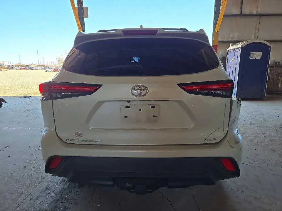 2021 TOYOTA HIGHLANDER XLE  