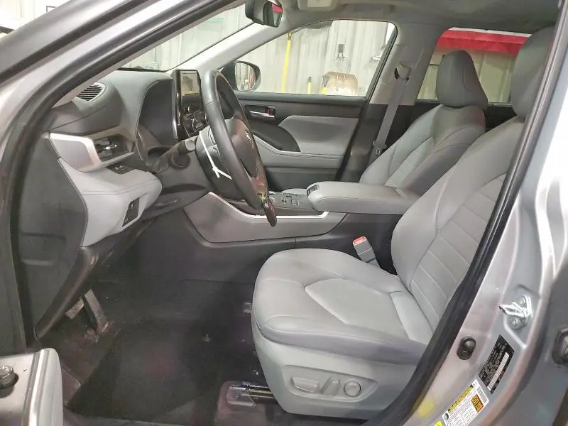 2024 TOYOTA HIGHLANDER LE  