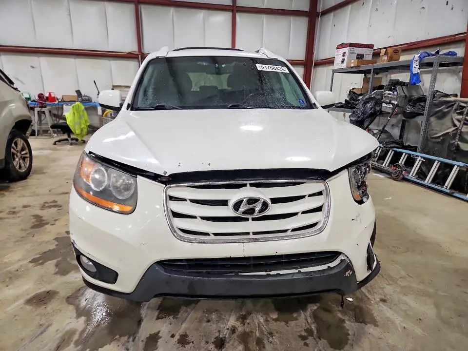 2011 HYUNDAI SANTA FE SE  
