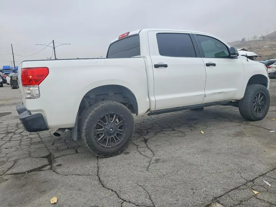 2013 TOYOTA TUNDRA CREWMAX SR5  