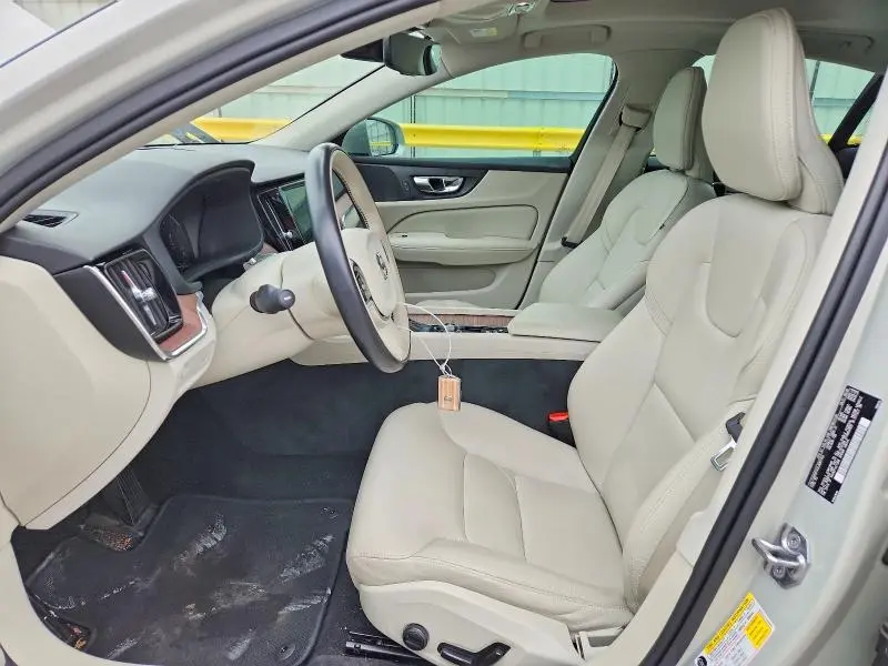2020 VOLVO S60 T5 MOMENTUM  