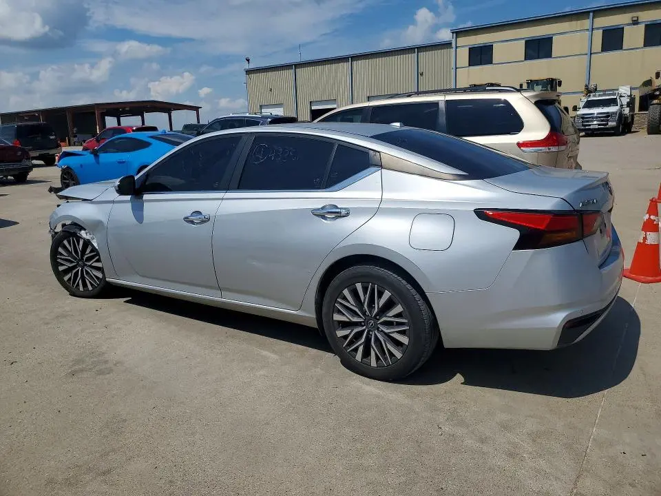 2023 NISSAN ALTIMA SV  