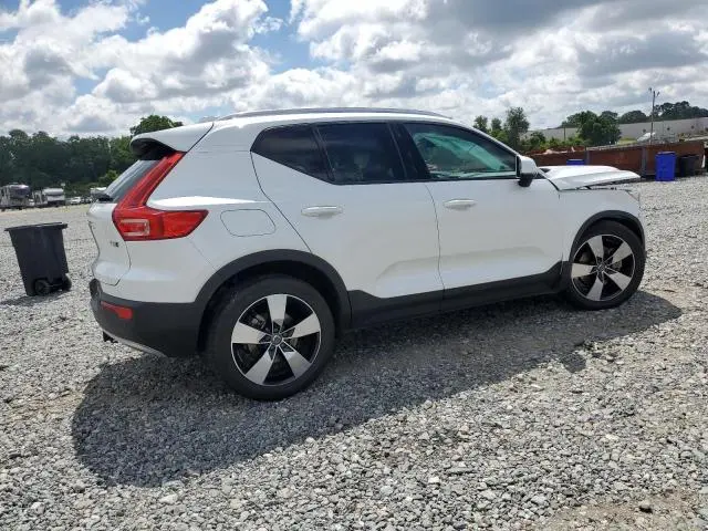2022 VOLVO XC40 T5 MOMENTUM  