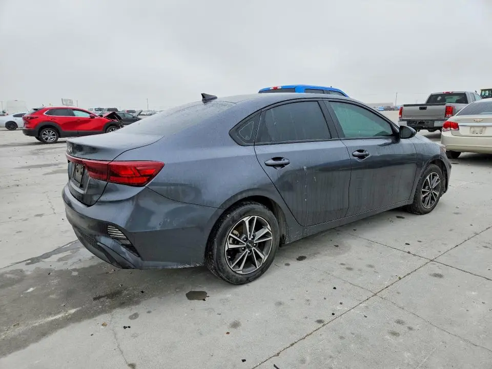 2023 KIA FORTE LXS  
