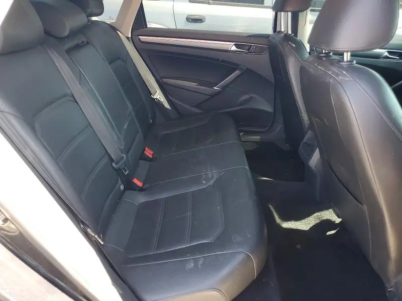 2017 VOLKSWAGEN PASSAT R-LINE  