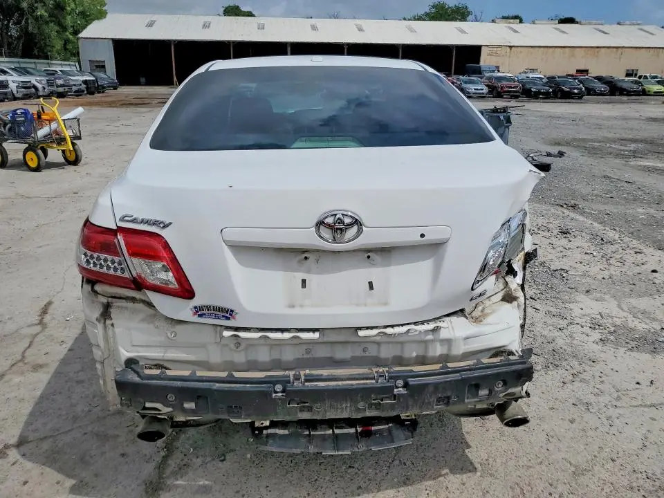 2011 TOYOTA CAMRY SE  