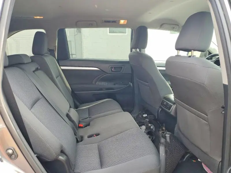 2017 TOYOTA HIGHLANDER LE  