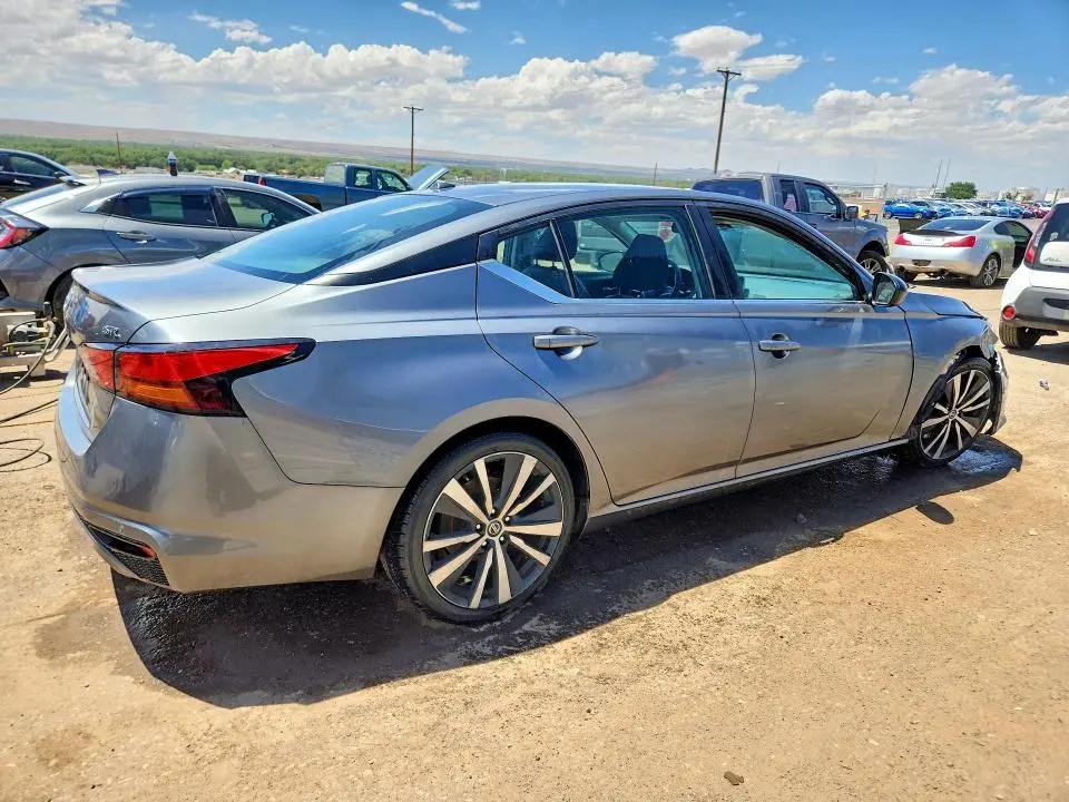 2021 NISSAN ALTIMA SR  