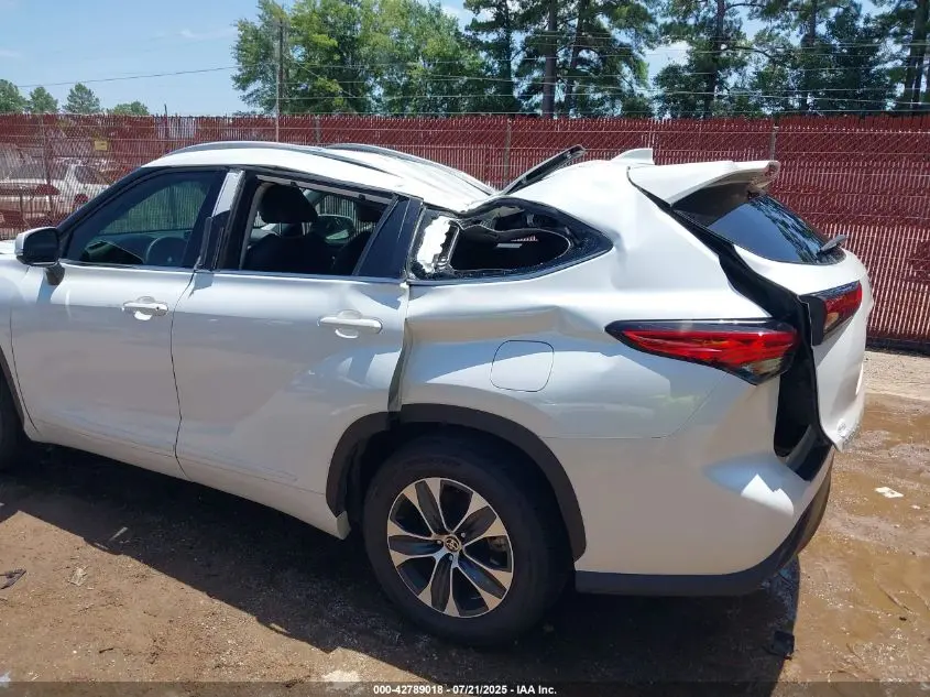 2022 TOYOTA HIGHLANDER XLE