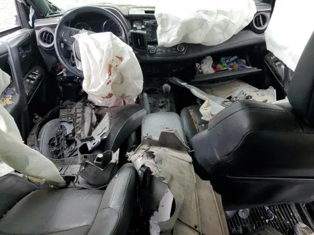 2018 TOYOTA RAV4 SE  