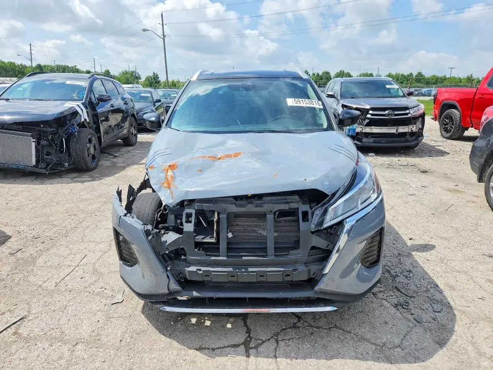 2024 NISSAN KICKS SV  